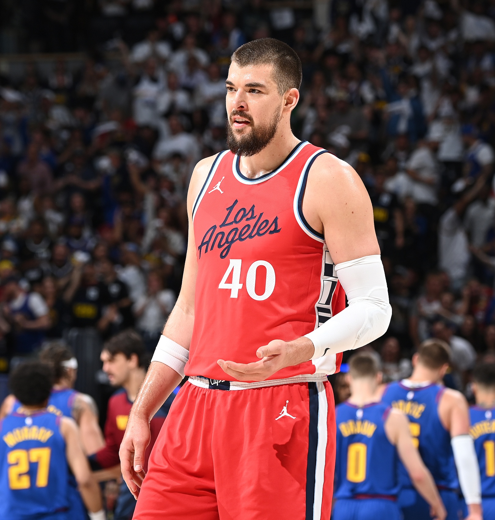 快船不敌太阳，只有两个人能看！

1.祖巴茨终于回暖了，在上半场获得核心地位的时