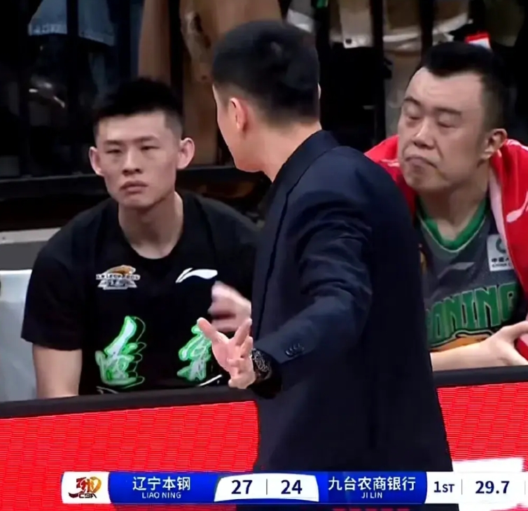 徐杰看到了吧！他的师兄赵继伟在打吉林比赛中，三分10投7中，另外还送出9助攻2抢
