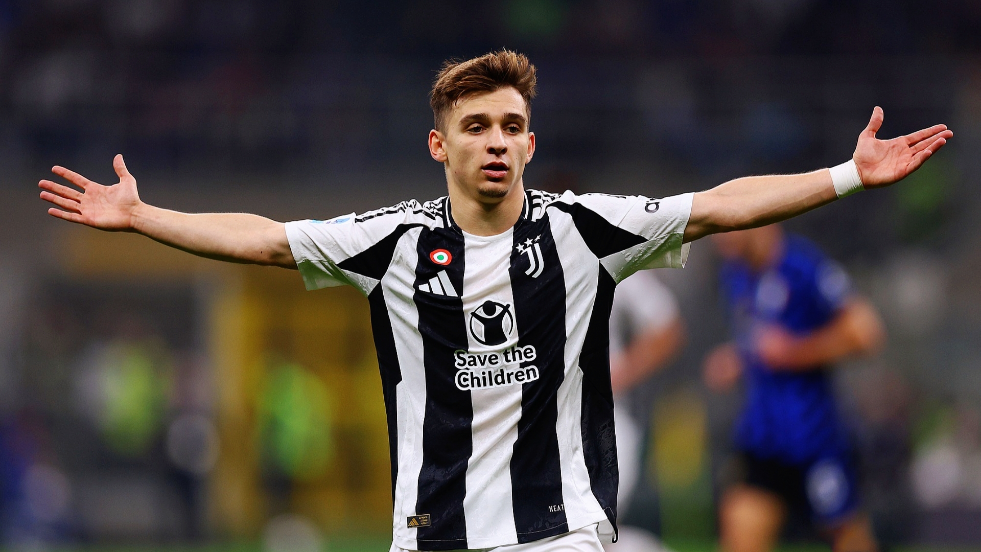 尤文图斯租借小孔塞桑的初始费用为700万欧，还需承担他的全额薪水。
据葡媒报道称