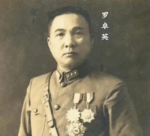 1947年7月，陈诚对罗卓英说：“我要去东北，杜聿明靠不住，你来给我当副手。”