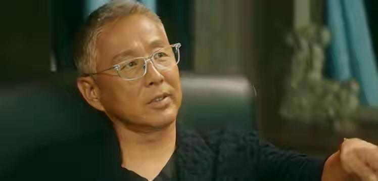 现在内娱，充满了功利，充满了算计，为了火什么事情都能做出来。
而有一位演员，他用
