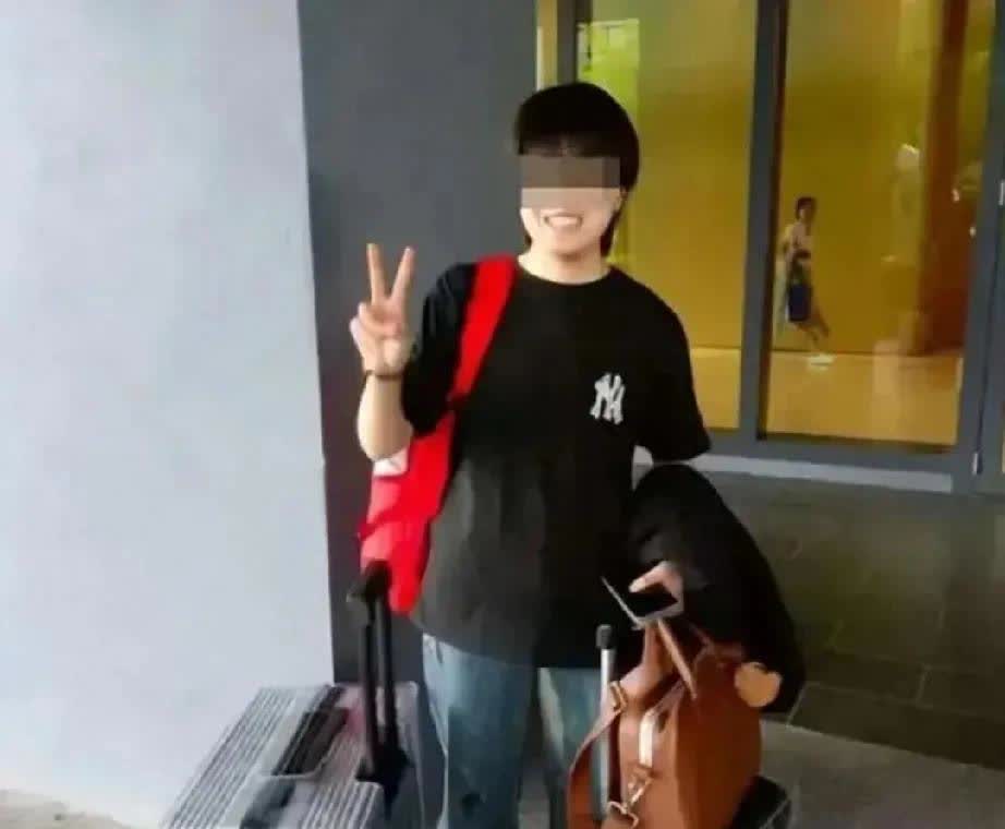 中国留学生被诈骗后跳楼坠亡案引发关注

20岁的中国留学生李博雯抵马来西亚仅