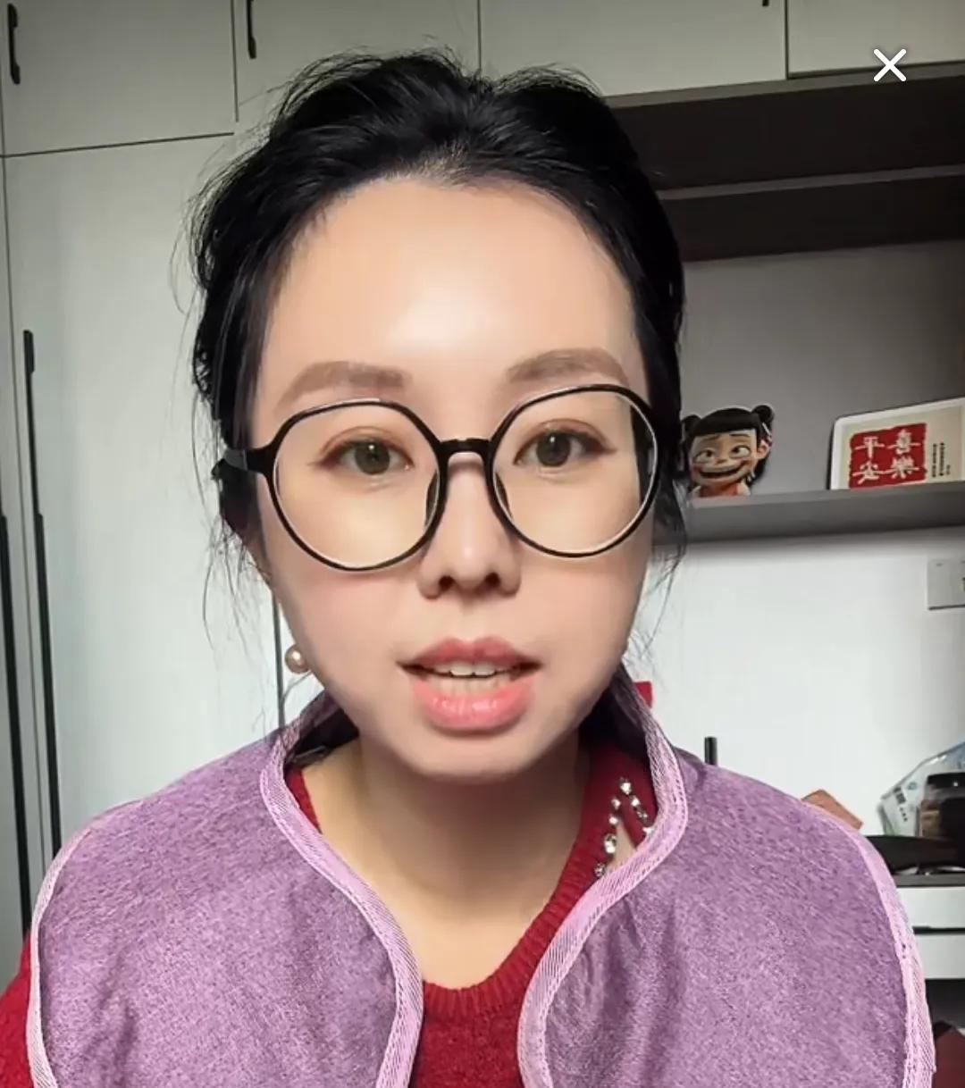 田静今天说，我是谁的女儿，我都做不了主了，所以没必要说了，没啥意义了！
今天说到