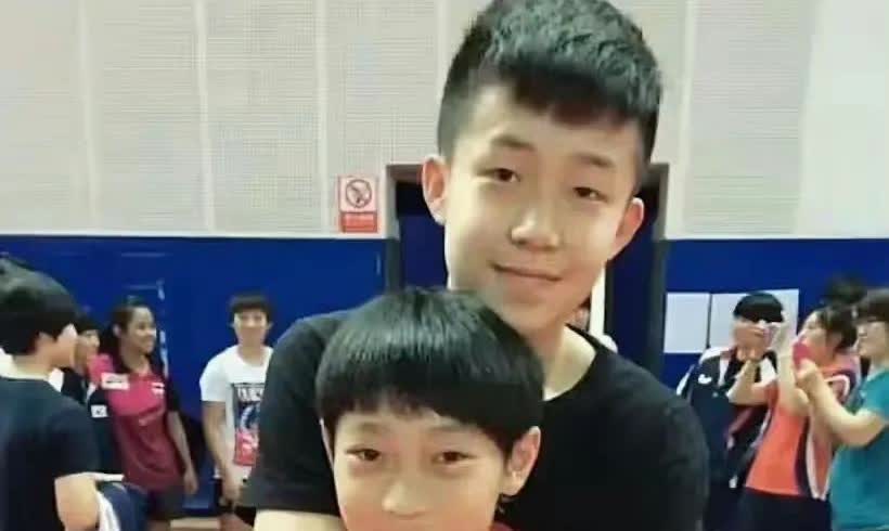 幼时孙颖莎，王曼昱，王楚钦，张本！非常宝贵的乒乓球员儿时合影！