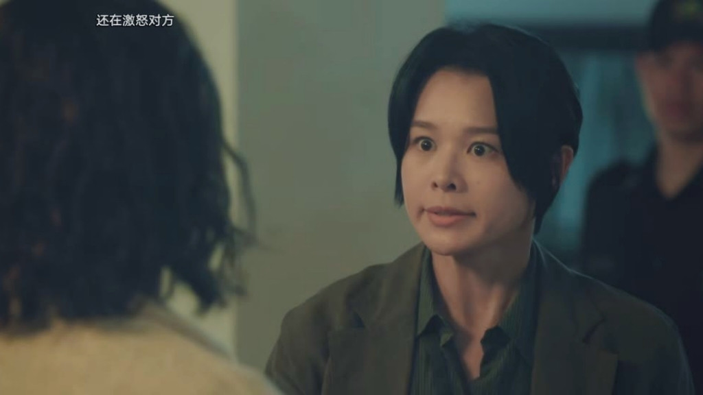 女演员为啥别整容，看46岁胡杏儿和31岁蔡思韵的长相，就知道了