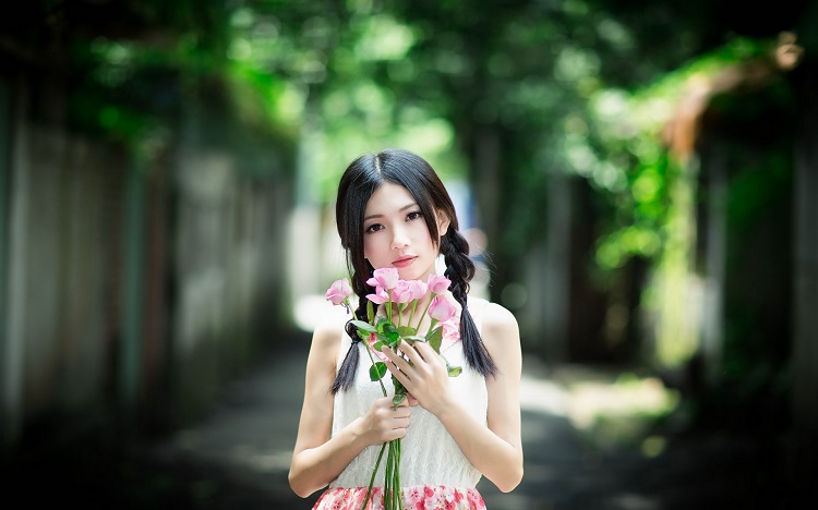 女人惦记你，会默默做这几件事：
1.特别关注你，对你的一切上心；
2.制造偶遇的