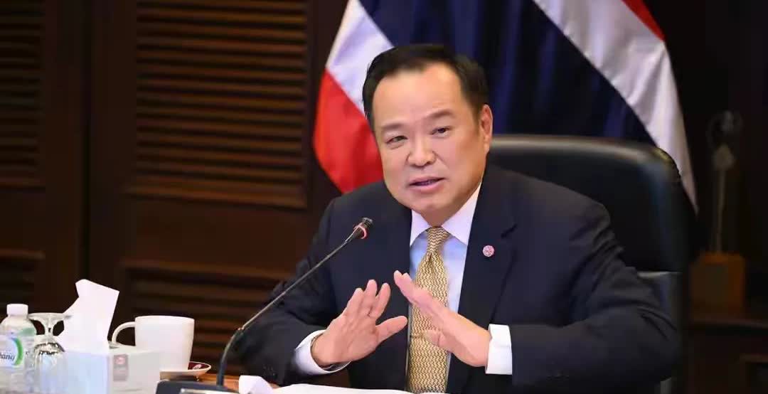 阿努廷或在寻找新盟友了！
19日，泰国新总理阿努廷透露，他曾与前总理阿披实共进