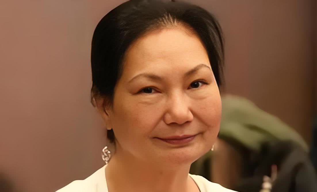 S妈还是没有消停下来。

S妈最近又搞出了新操作，有着光头陪伴还不满足，居然