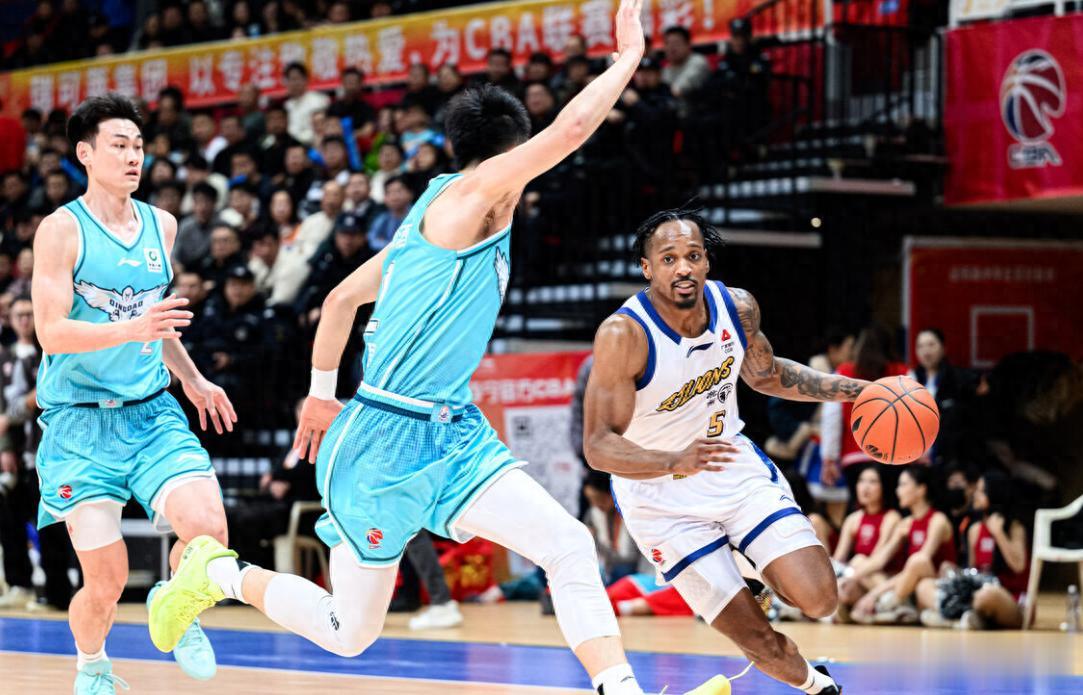 CBA焦点战:广厦主场迎战山东 胡金秋与陶汉林正面交锋