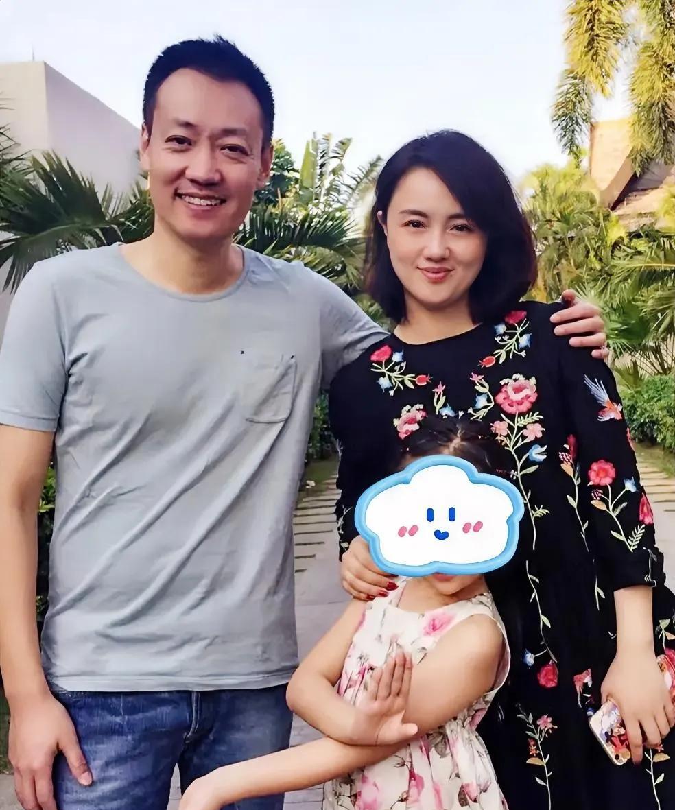 辛柏青不愧是模范老公！
同时，也给所有女人们上了一课，
结婚不一定要找有钱的，也