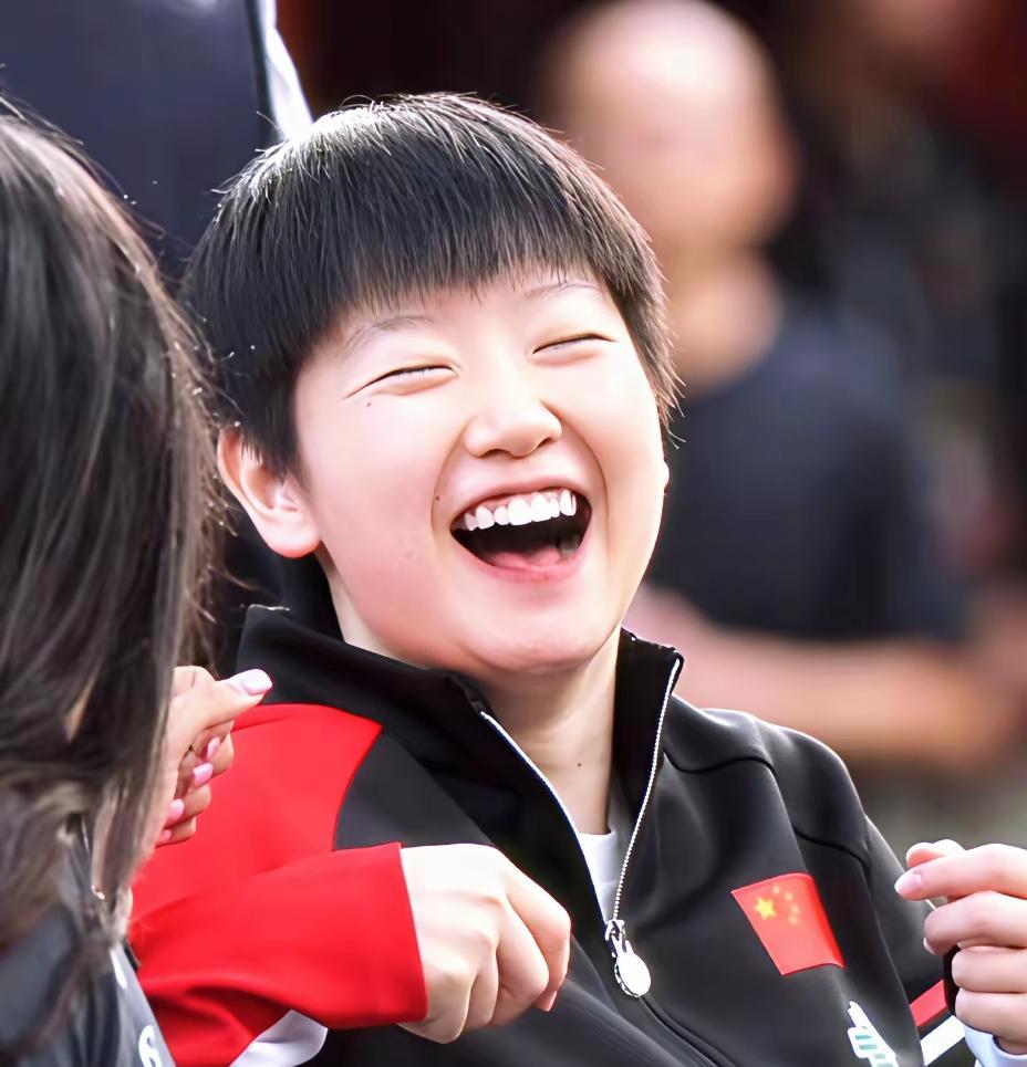 莎莎的笑上热搜，也太治愈了吧。
莎莎和外协在一起都能这么欢乐，不禁感染了迪亚兹，