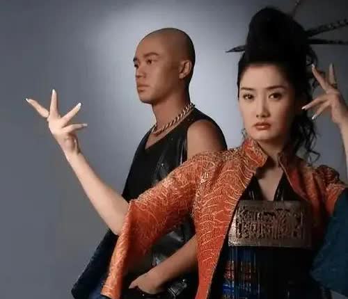 都是老套路了，真当咱老百姓傻呢，湘雅罗医生 协和医院董委培 哪一件不比曾毅一块手