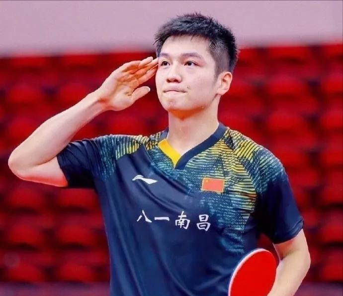 小胖去德国打球了
有人说小胖以后会定居德国
也有人说小胖加入德国籍
我说小胖不会