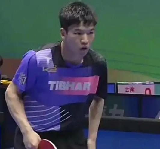 国乒主力集体一轮游。
全运会男单首轮比赛，浙江向鹏，江苏陈垣宇，黑龙江徐瑛彬上演