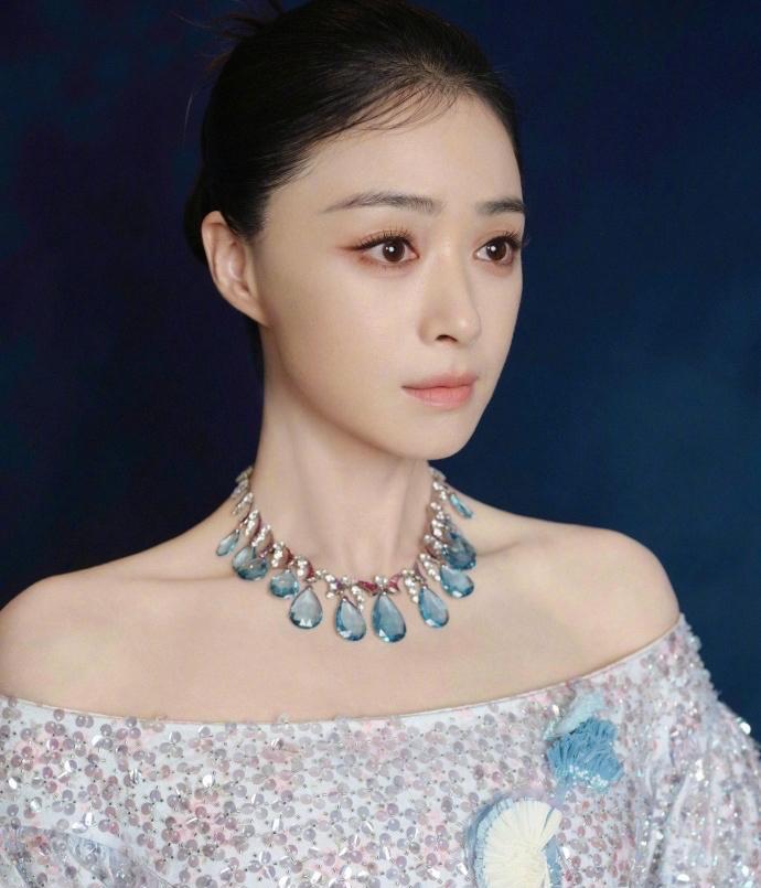 你可以说蒋欣长得不漂亮，
你可以说蒋欣演技差，
但是你绝对不能说蒋欣这人不自律，