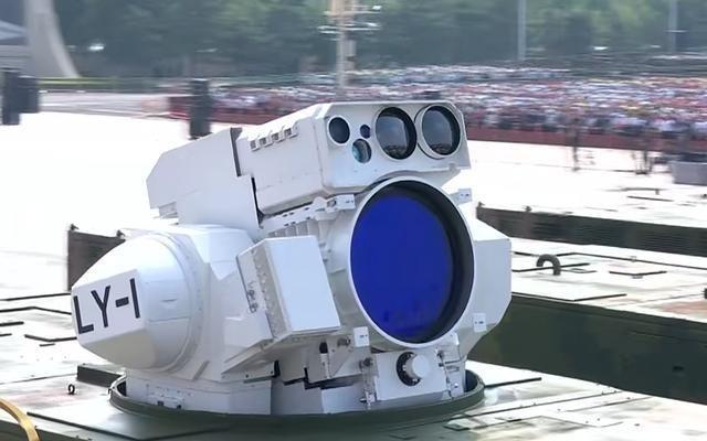 别猜了，激光武器确实已经装备了，这是舰载的激光武器。
舰载激光武器这几年发展得飞