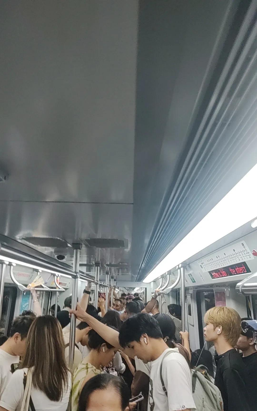 身边30+岁的同事朋友挺多的，就发现30岁以后的男人都发生了显著的形象变化，可以
