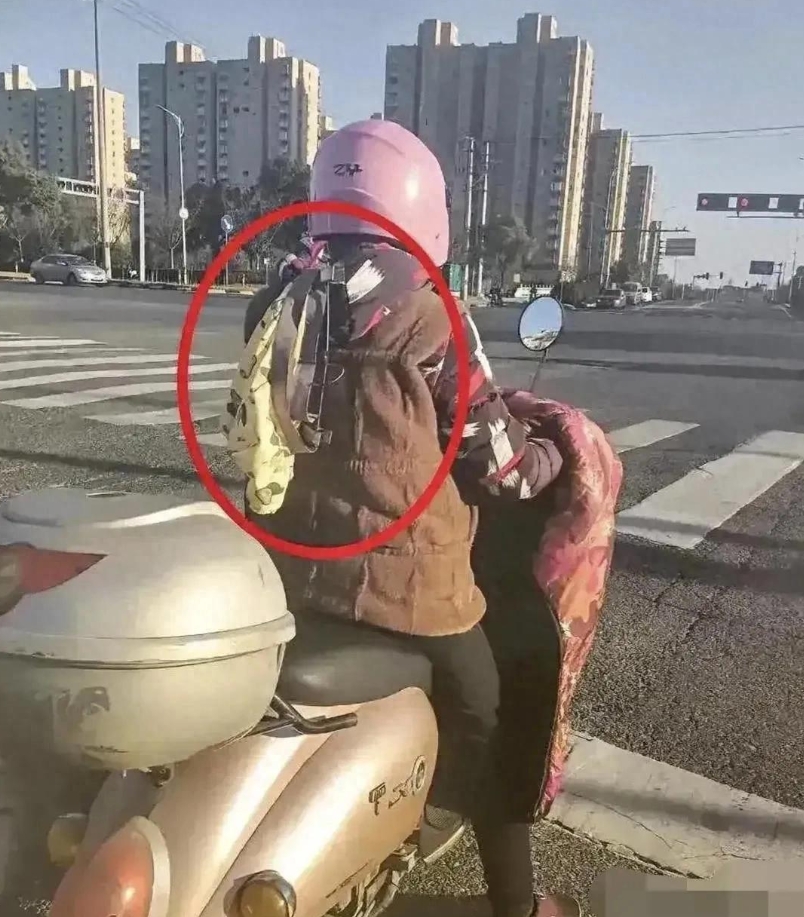 大姐早上是不是起得很早呢？