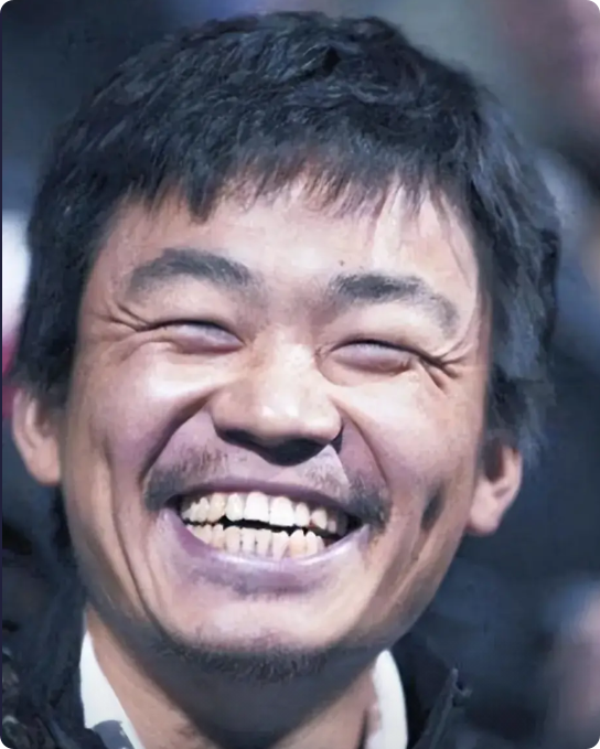王宝强呀王宝强，

最近火得真是一塌糊涂，

扒一扒他遇到的那些贵人，原来没有一