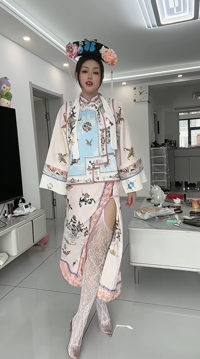 康熙：胤礽你怎么说？
胤礽：滑！阿玛