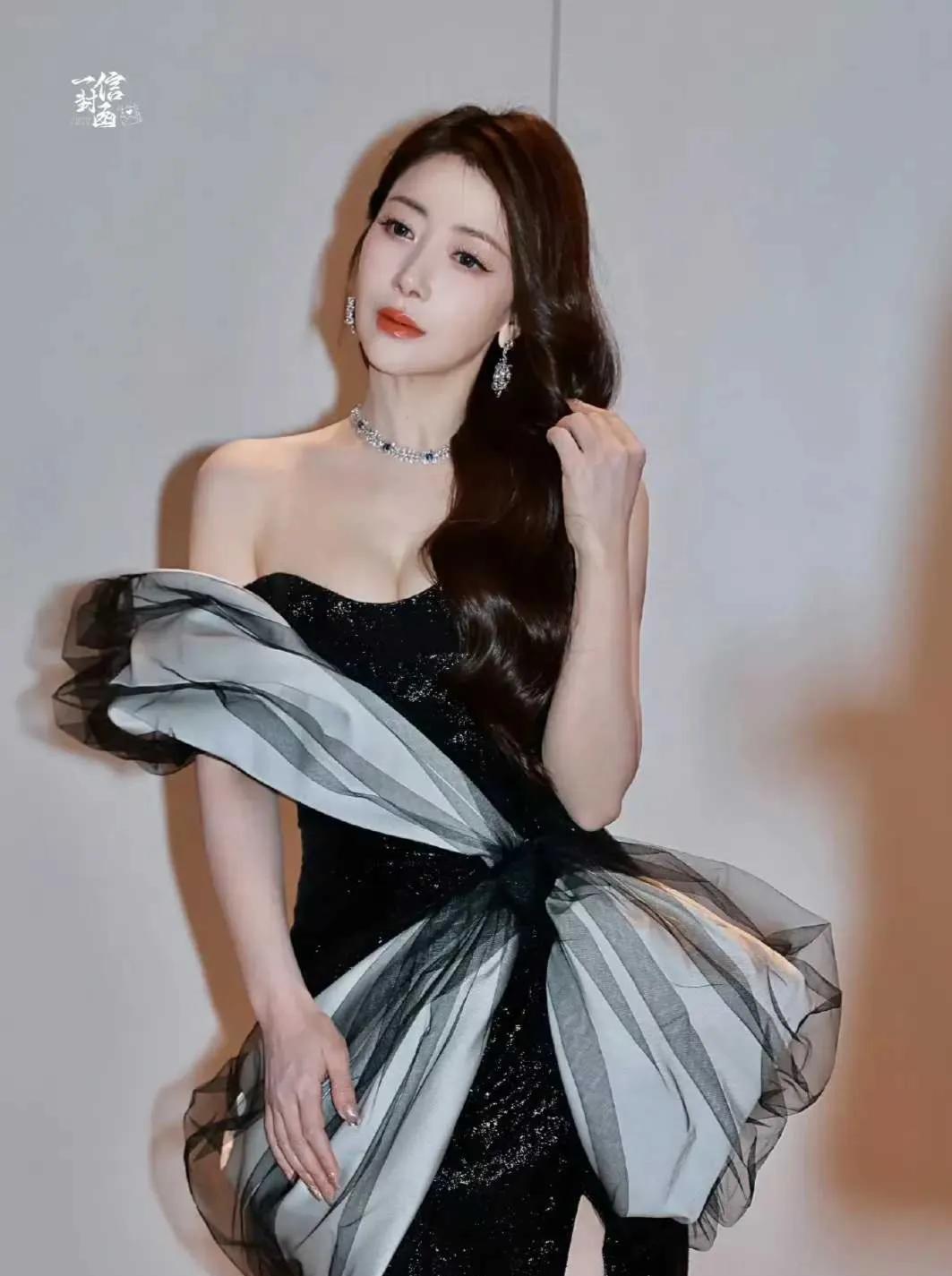 陈紫函，一位演技与美貌并重的女演员，以其独特的魅力和扎实的演技在影视圈中独树一帜