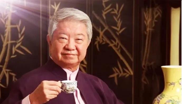 发现真正的“人间清醒”，不必经受等活明白，已老了的悲哀，而是……
从始至终，就知
