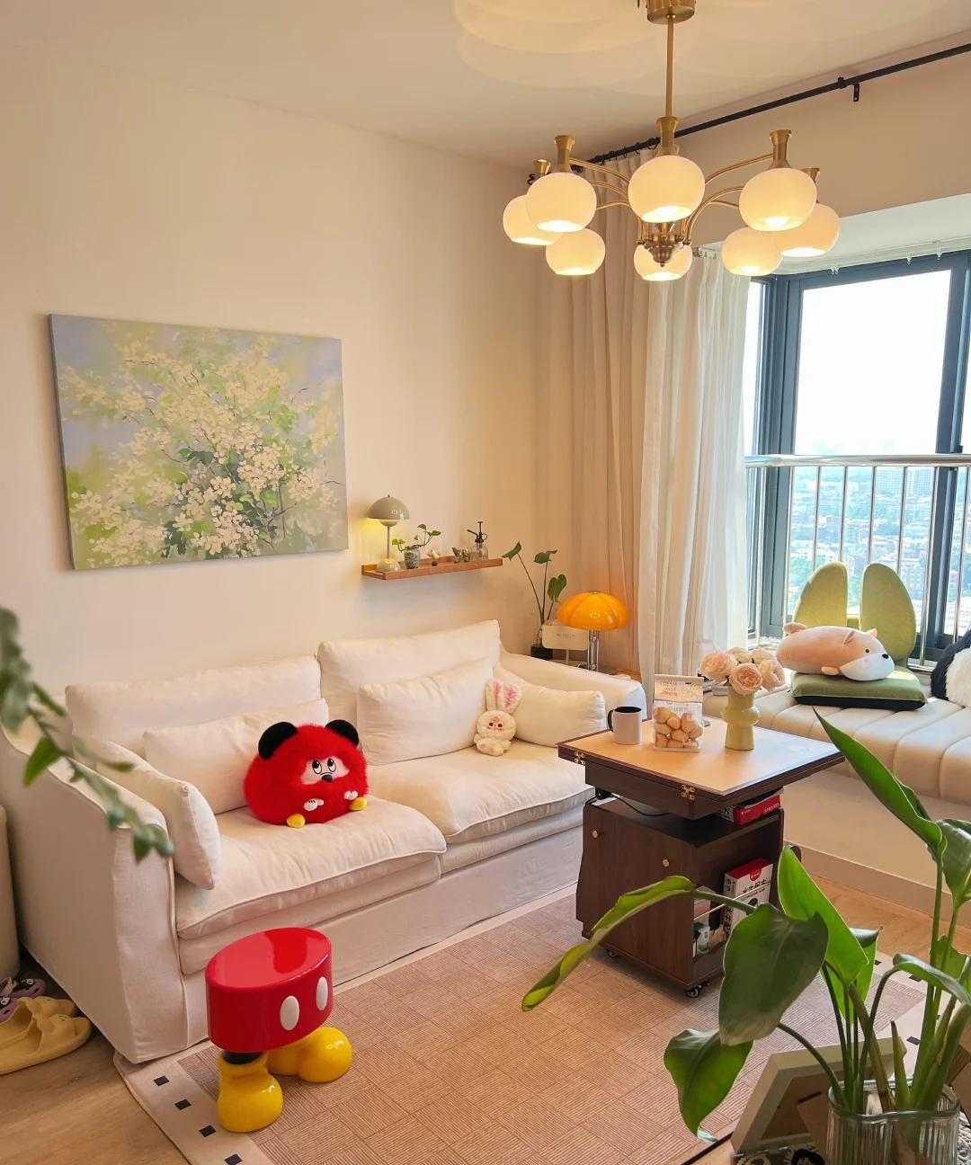 45㎡二居室，装修花5.5W，说实话，寒酸吗？ 
这套房子建筑面积62㎡，套内4