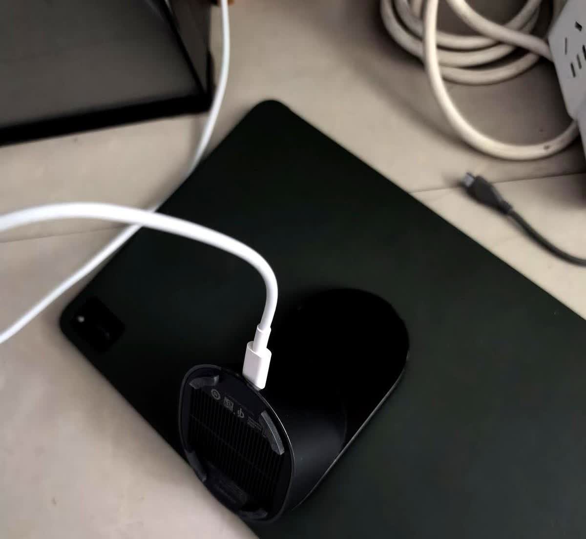 华为平板电脑的奇葩无线充电模式，以前觉得华为挺人性化的现在这感觉智商都不够用了。