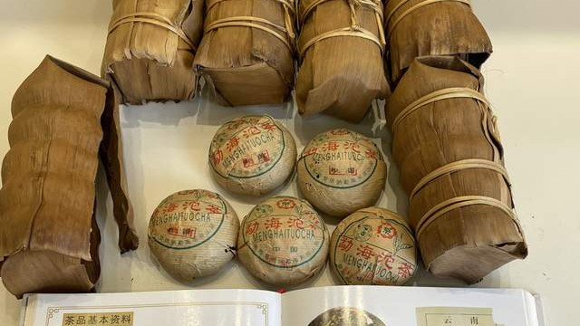 8112沱明前沱，红印内飞、金丝带，叶柄怀定制勐海沱茶