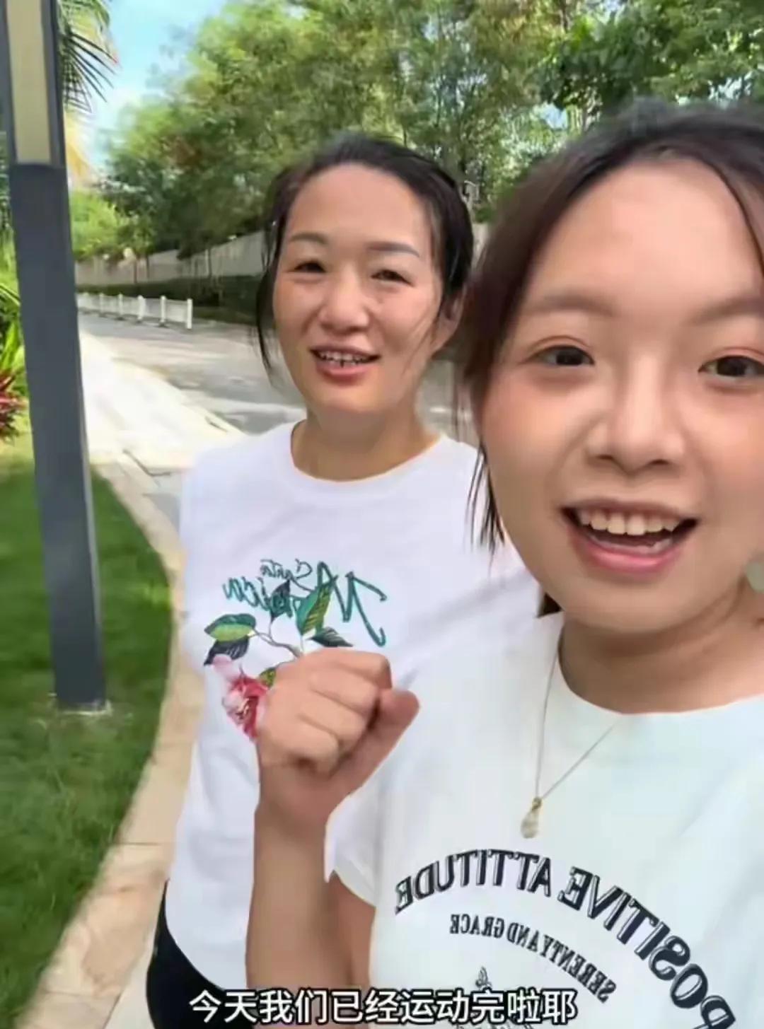 现在全网最糟心的男就是谢爸了吧！
不是因为要跟谢浩男相认也不是因为事业有什么问题