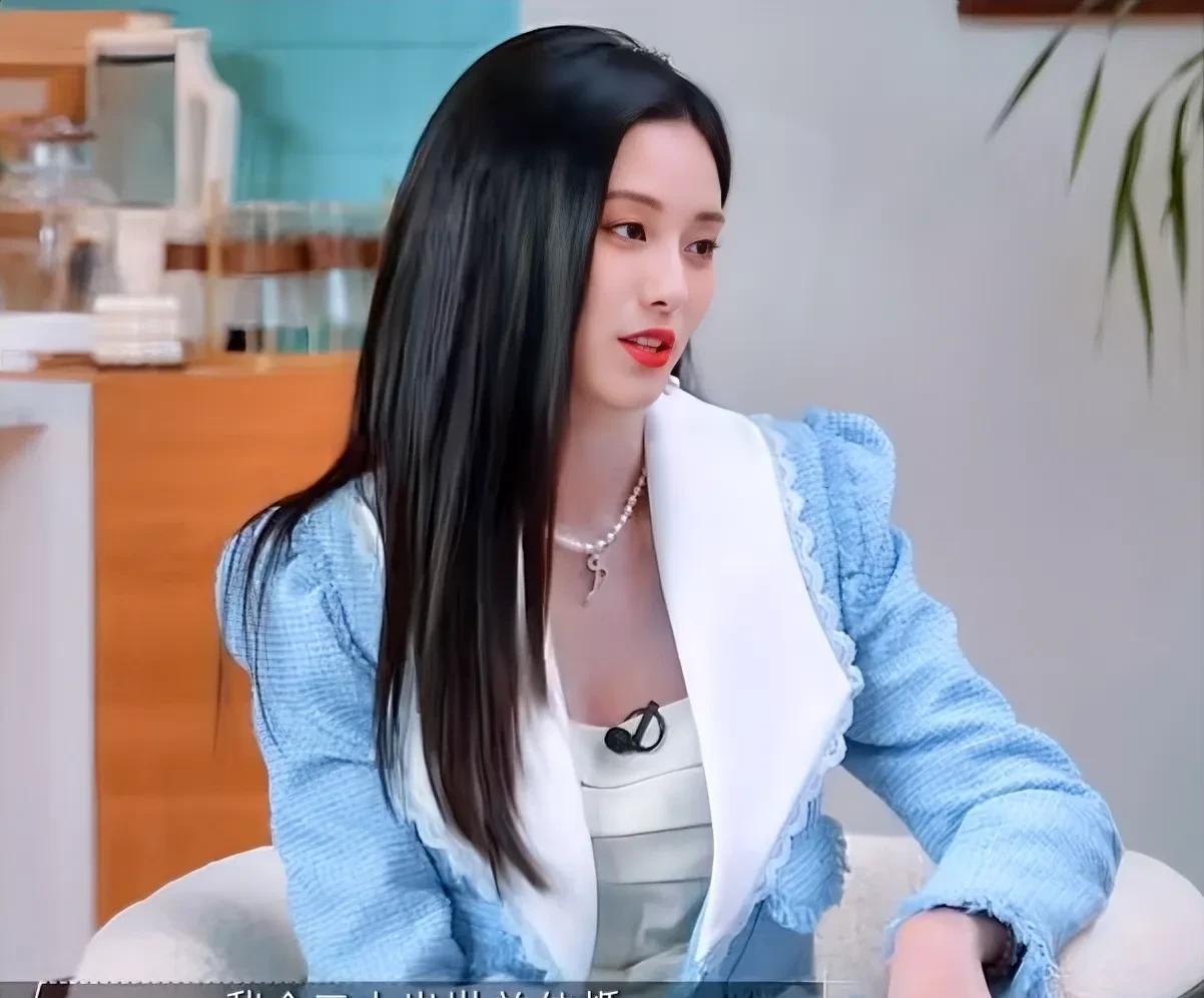 歌手徐艺洋说：“我没有想过我会三十岁以前结婚，而且我以前还是恐婚一族。
和黄子韬