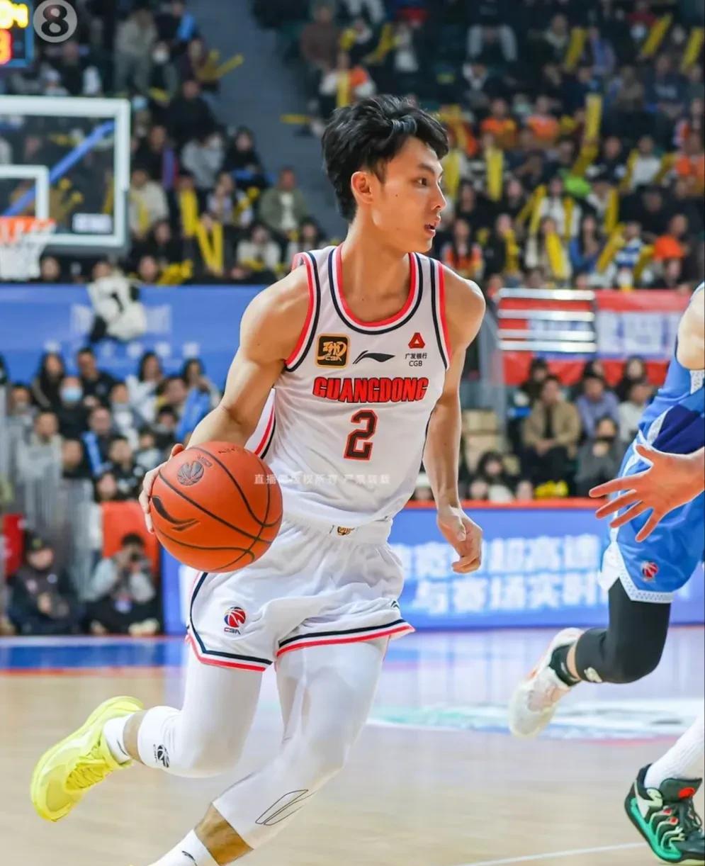 徐杰30+8、莫兰德准三双、厍克20+8，广东队客场19分大胜新疆队！
今晚进行