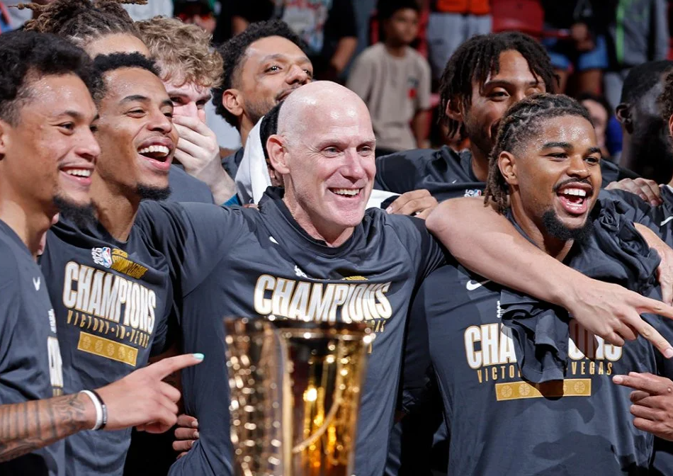 据ESPN记者Frank Isola报道，黄蜂助理教练克里斯-詹特已成为尼克斯教