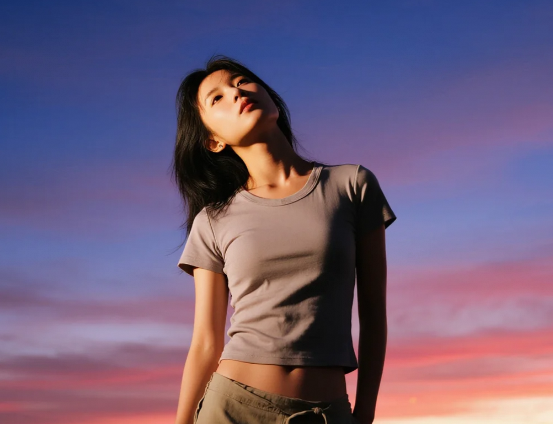 黄昏的海边画布上，她是那最动人的色彩