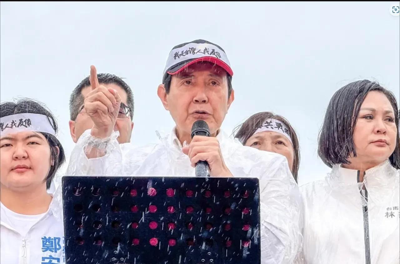民进党的锅居然让大陆来背？
台湾蓝白与绿有何分别？！
绿说蓝白亲共，蓝白说绿绿共