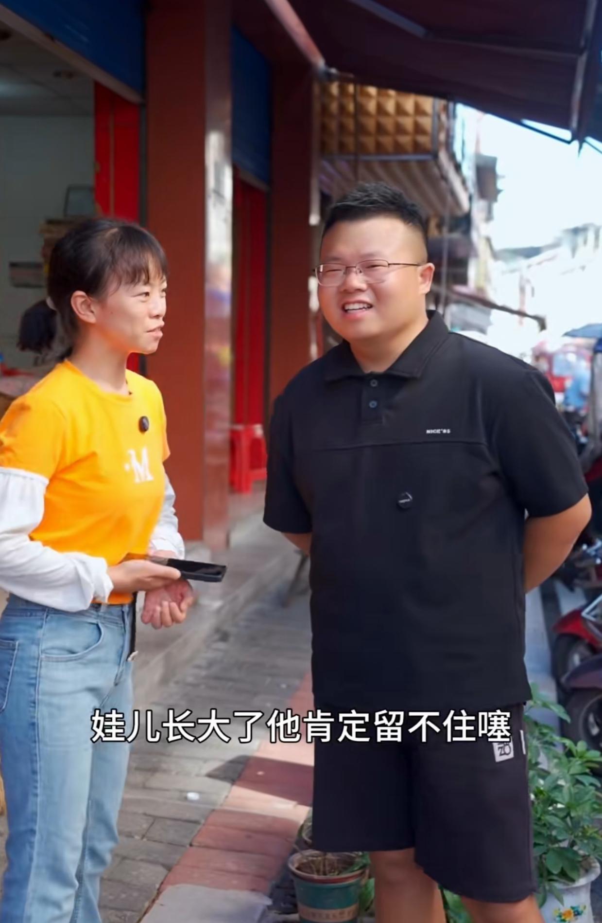 渝乡桃子两口子给辰辰买上幼儿园的用品，居然遇到这样的意外！
时光荏苒！一眨眼，渝