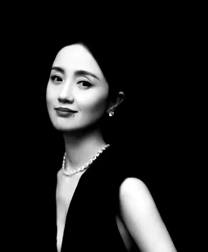 李乃文发文悼念朱媛媛，十个字让人心碎！
5月21日晚，李乃文在社交媒体发文，一句