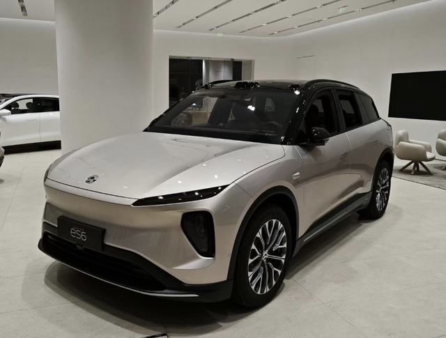 对蔚来车黑表示理解
大部分的蔚来黑子们因为自己买车预算够不着 就说蔚来卖的贵 没