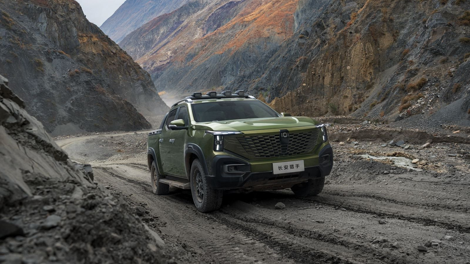 长安猎手K50上市：一台能“带电去野”的全能皮卡，到底香不香？