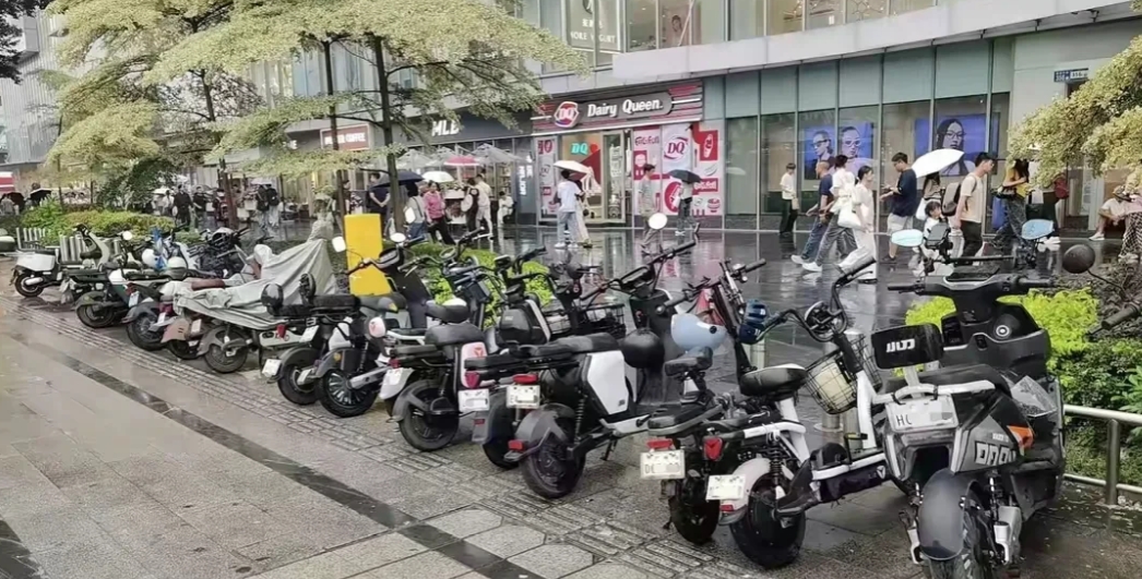 广州电动自行车违规问题整治20多天，已经查扣、拖移电动自行车2.36万辆，意味着