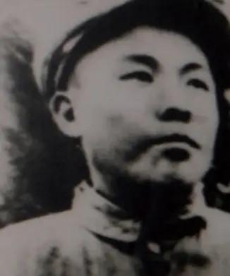 1951年，志愿军出现了一位神一样的连长，他带着自己的连队240多人和美骑一师战