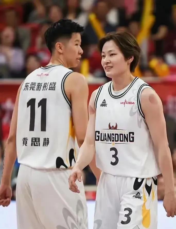 宫导表扬了黄思静！
昨晚，在与波黑的第二场热身赛打完之后，宫导带杨舒予出席了记者