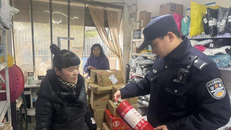 入企检查筑“防火墙” 上门指导织“安全网”