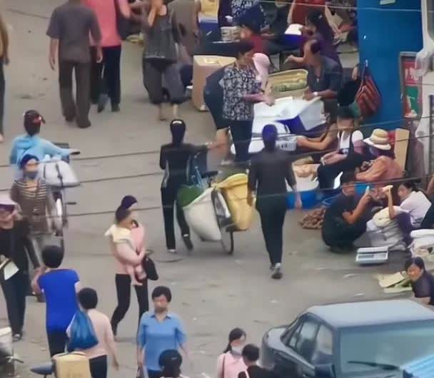 为什么朝鲜还有寡妇村呢？

朝鲜是一个女多男少的国家，在曾经的.战.争时，男