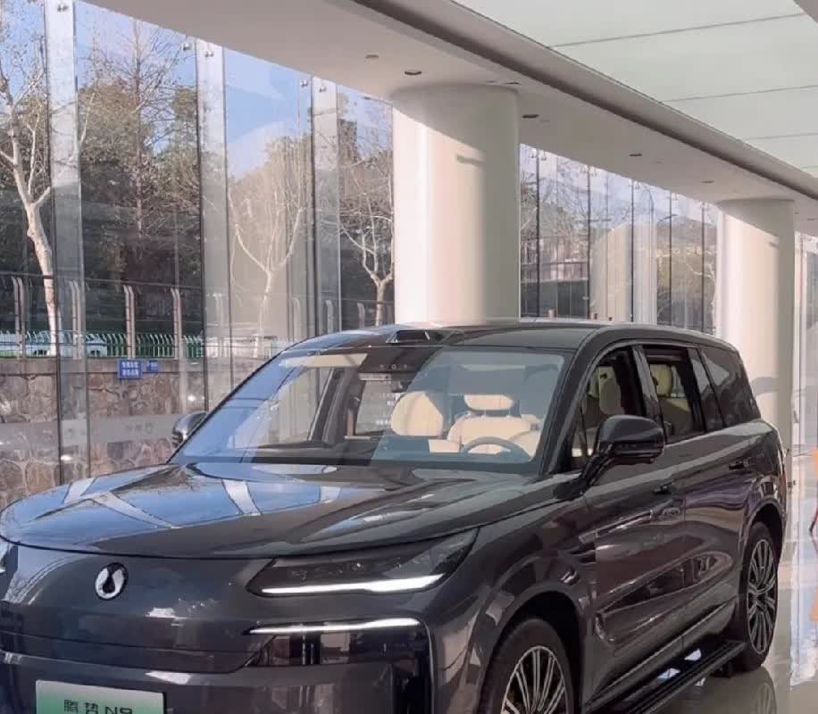 在N9面前，为什么m9粉丝只字不提三电底盘？
绕来绕去都是软件、软件、软件，绕