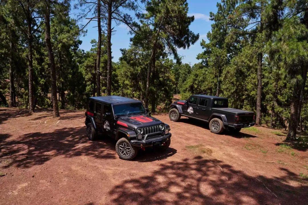 Jeep憋不住了放大招 侏罗纪世界探索版