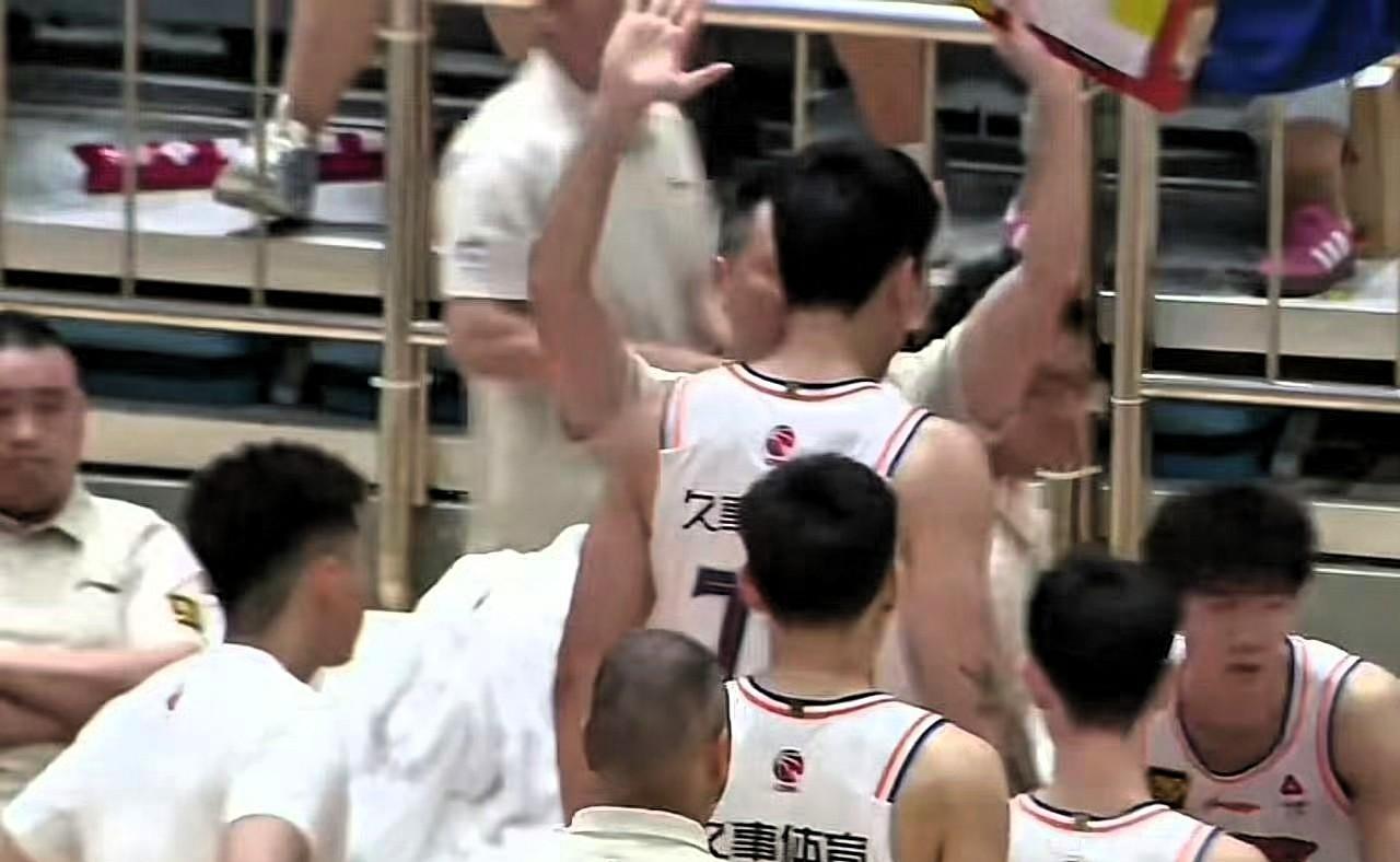 张镇麟还是认清现实吧，辽宁男篮才最适合自己，扬长避短，上海男篮想拿cba总冠军！