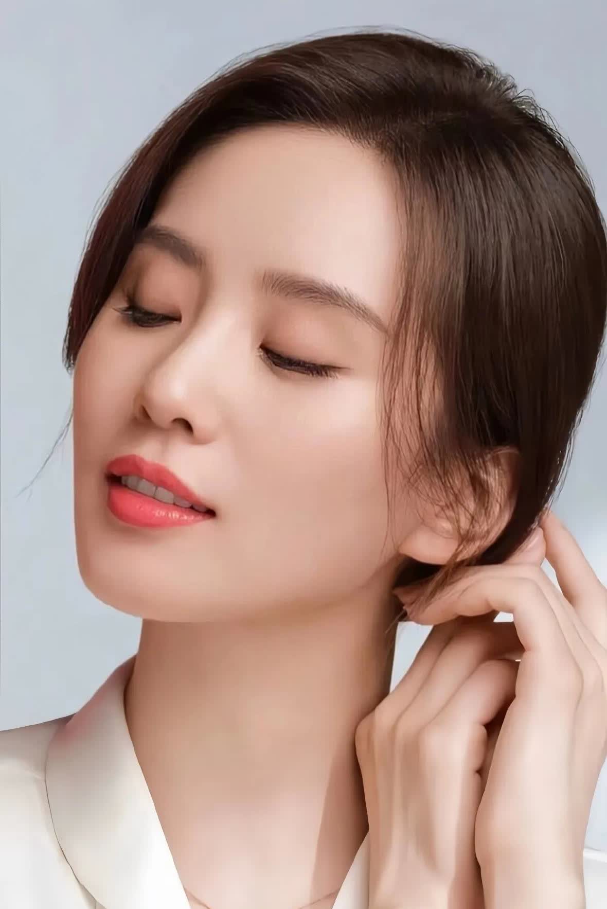 刘诗诗这样看着你，你会怎么办