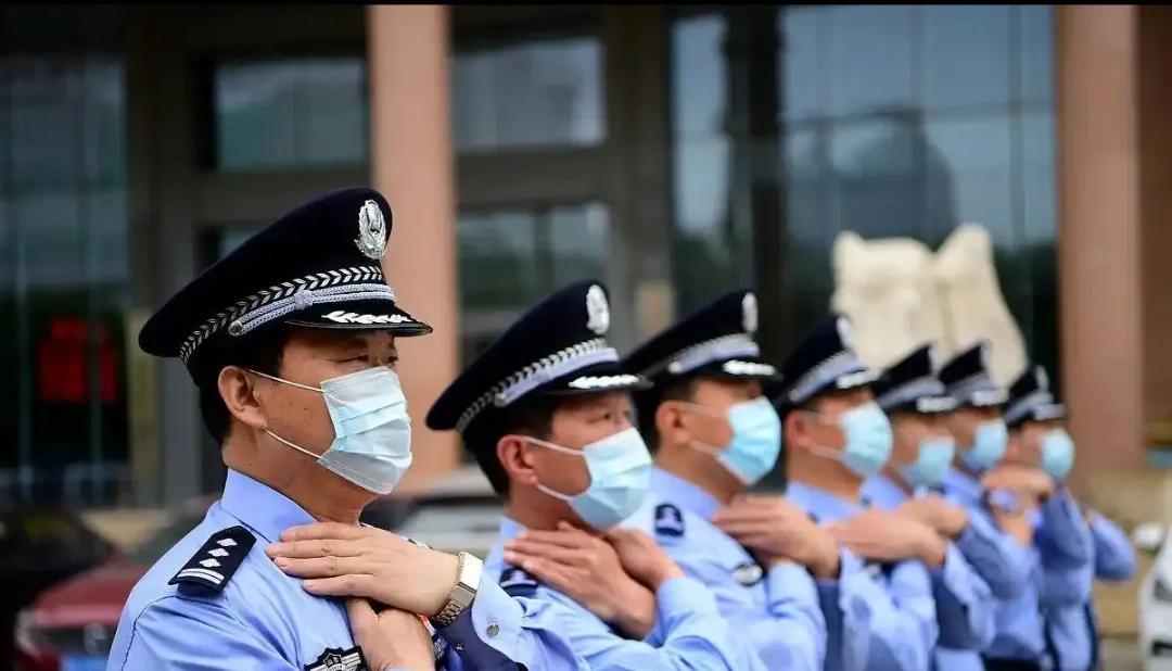 河北省的公安、军校越来越吃香了！
这几天最火爆的地方，
非就各地眼科医院莫属。