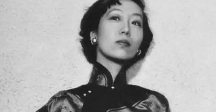 1995年，张爱玲死后将270万全部留给朋友。而此时她远在国内的弟弟，穷困潦倒。
